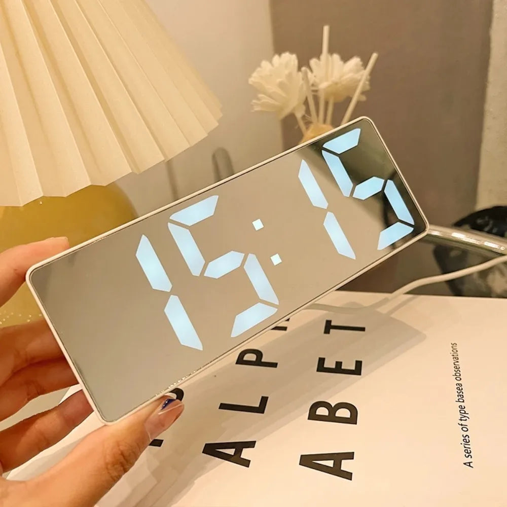 Intelligent spegel med alarm för en bättre start på dagen