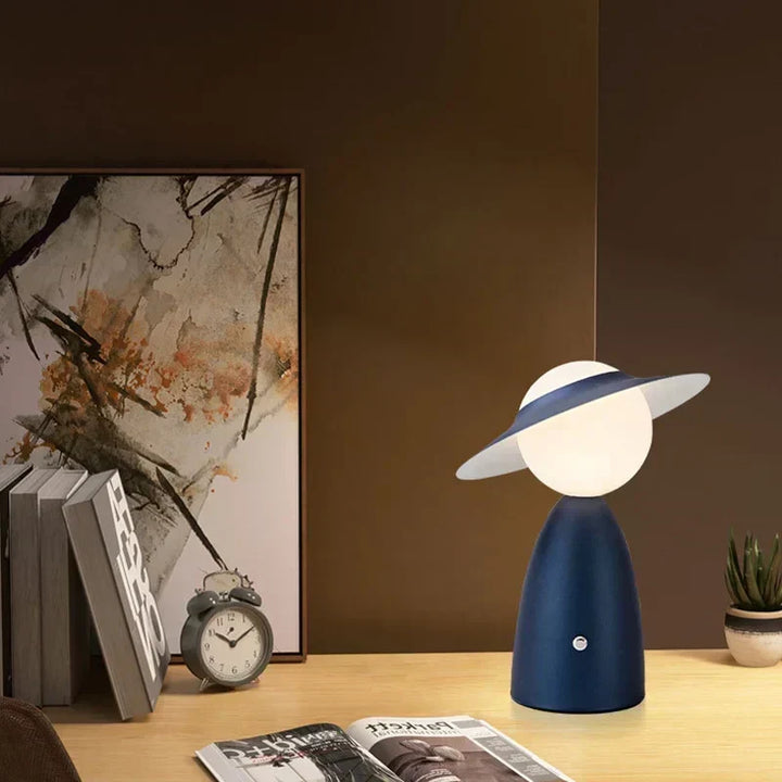 Batteri Bordslampa Man med Hatt