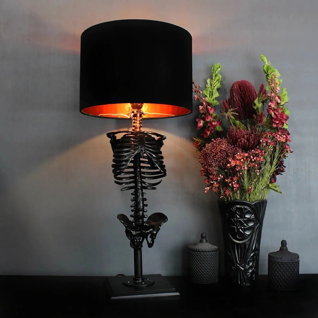 Handgjord Gotisk Skelett Bordslampa