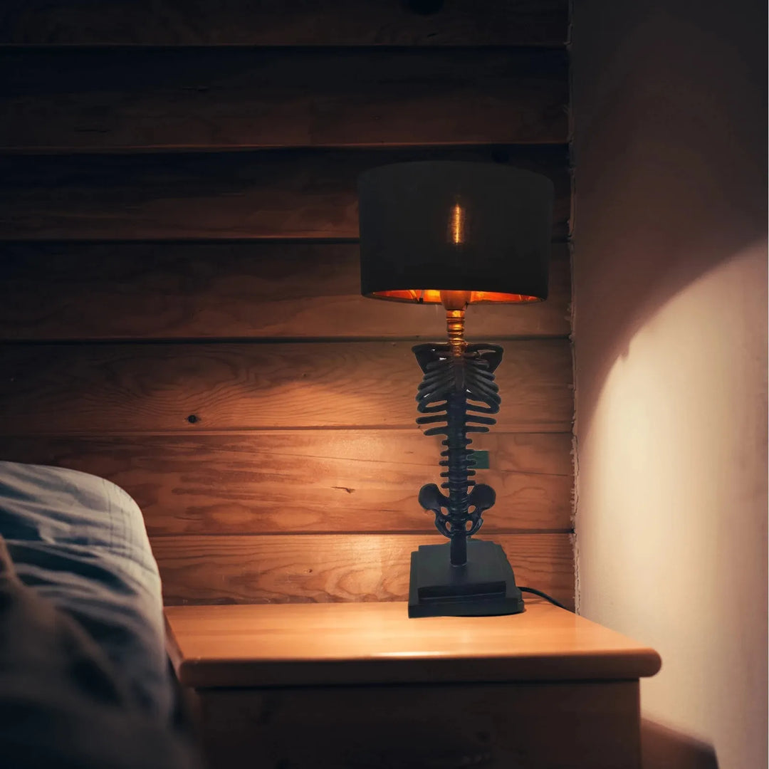 Handgjord Gotisk Skelett Bordslampa
