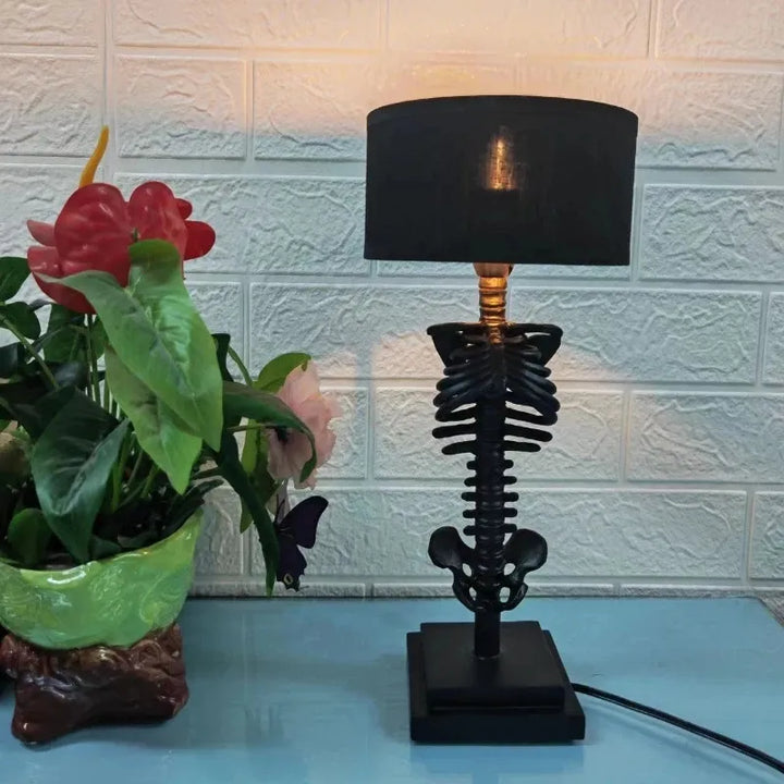 Handgjord Gotisk Skelett Bordslampa