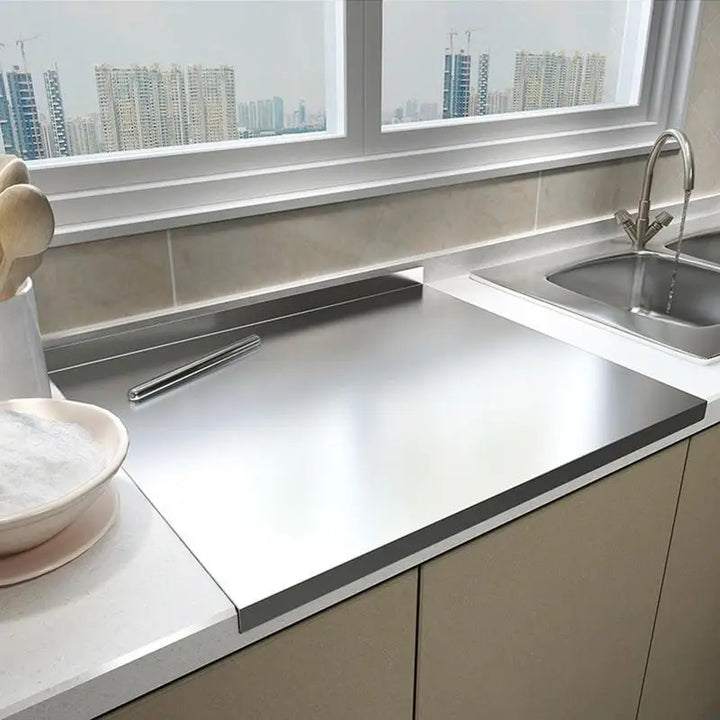 SteelEdge – Hygienisk skärbräda i rostfritt stål med halkfria och eleganta kantdesign