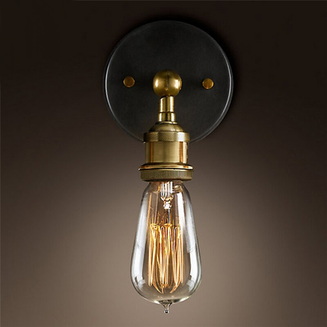 Modern mässingsvägglampa i lantlig stil