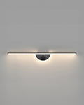 Modern vägglampa av träbåge