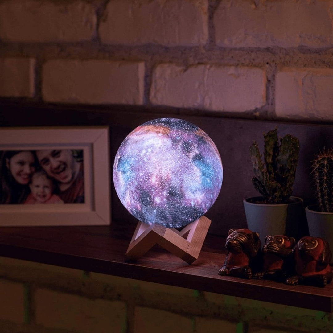 CosmoShine – Flerfärgad Månenattlampa med Fjärrkontroll