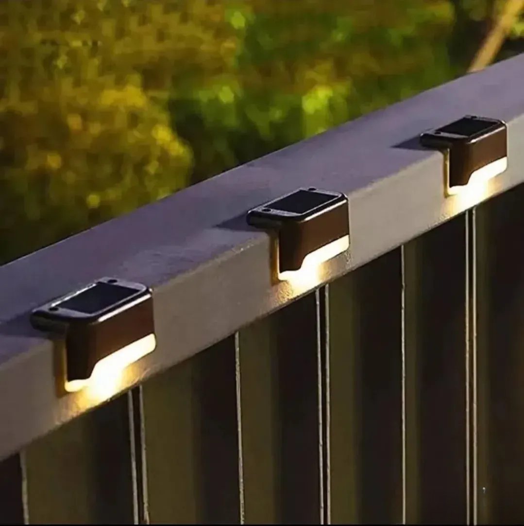 LED Solarlampa för Utomhusbruk – Väderbeständig Solvägglampa för Trädgård och Stig