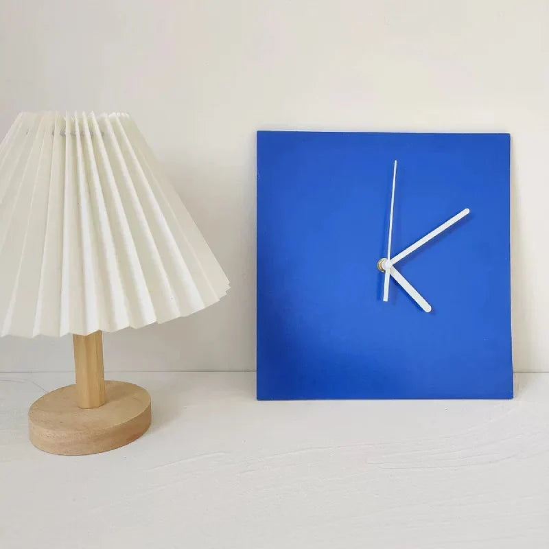 Liten Blå Geometrisk Väggklocka