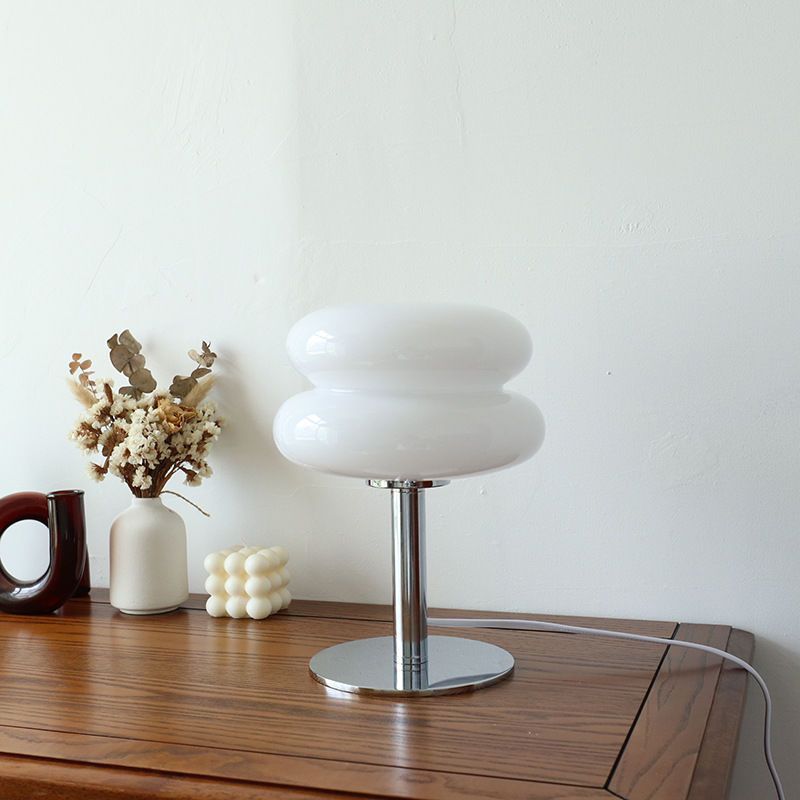 Bordslampa i italiensk designstil