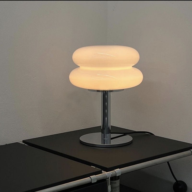 Bordslampa i italiensk designstil