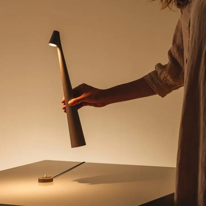 Skulptural bordslampa