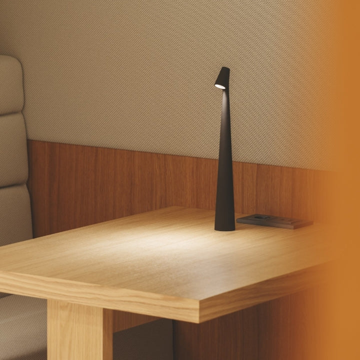 Skulptural bordslampa