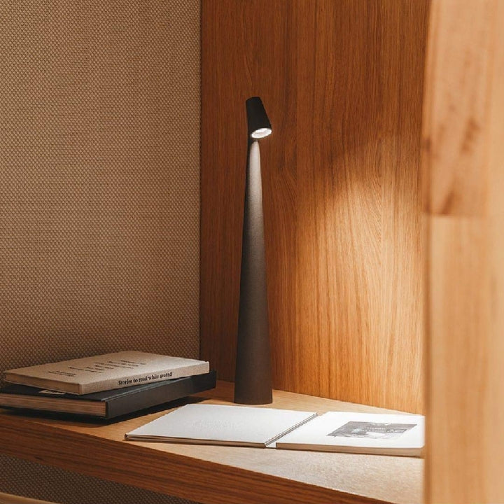 Skulptural bordslampa