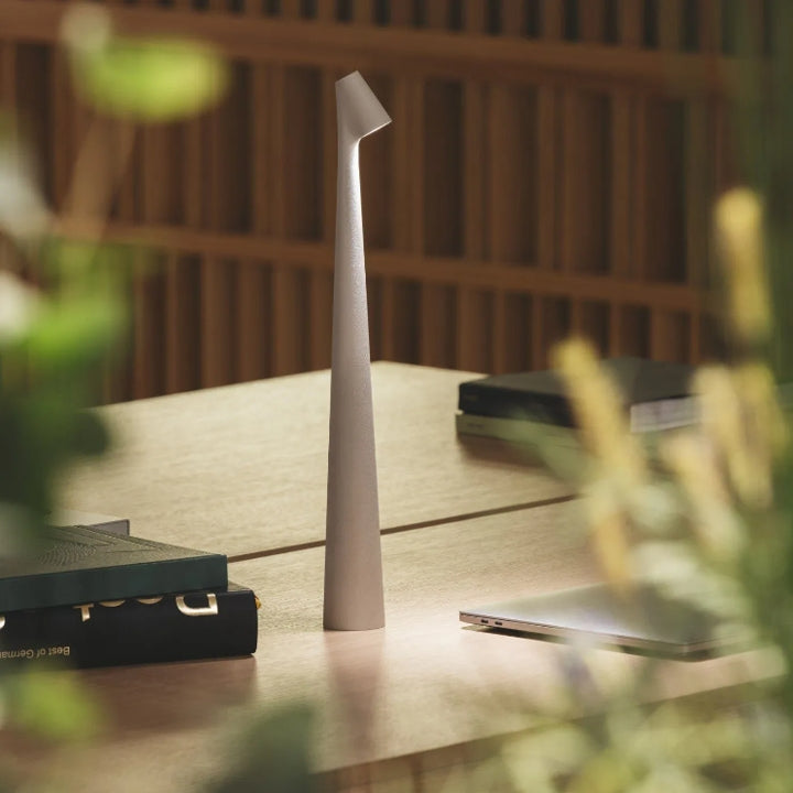 Skulptural bordslampa