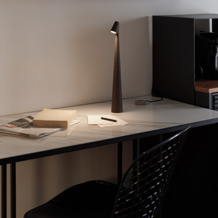 Skulptural bordslampa