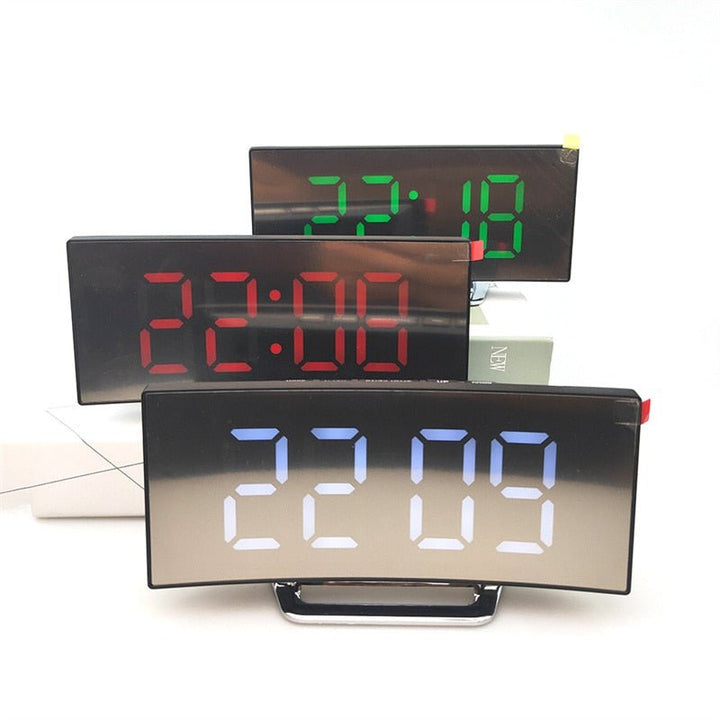 LED Digital Väckarklocka – Kurvad Spegeldisplay, Bordsur med Snooze-funktion, Elektronisk Bordsdisplay, Inredning för Sovrum och Vardagsrum