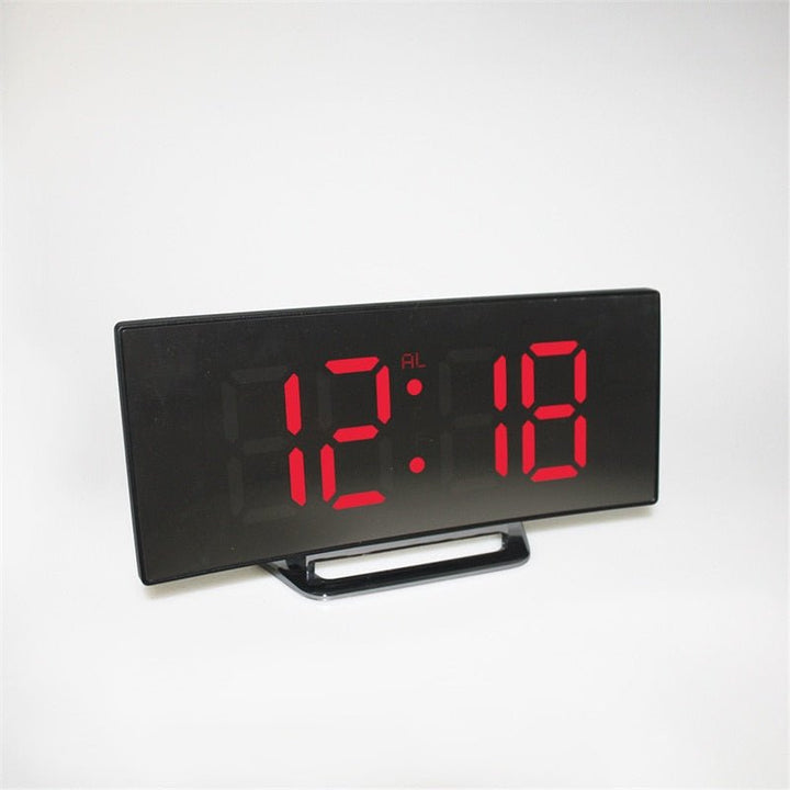 LED Digital Väckarklocka – Kurvad Spegeldisplay, Bordsur med Snooze-funktion, Elektronisk Bordsdisplay, Inredning för Sovrum och Vardagsrum