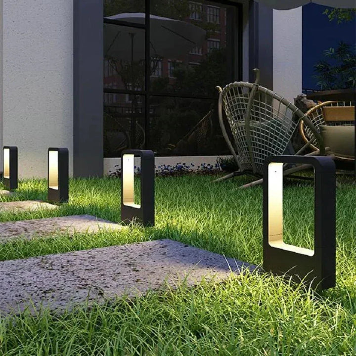 Elegant Aluminium Golvlampa för en Lyxig Glans Utomhus