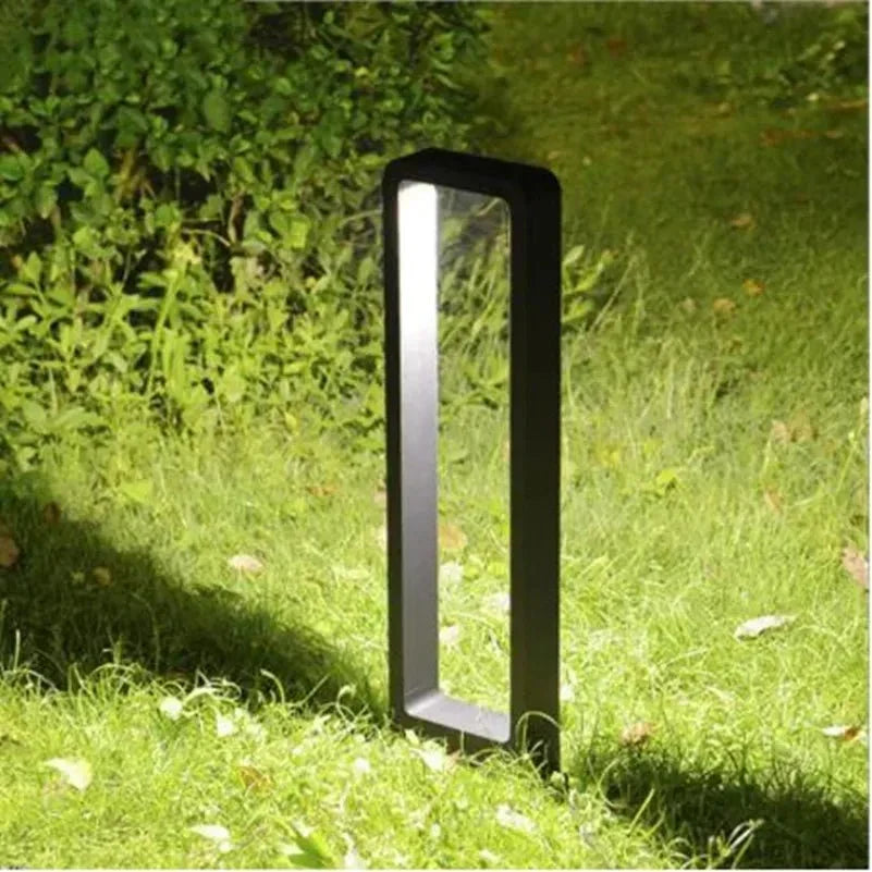 Elegant Aluminium Golvlampa för en Lyxig Glans Utomhus