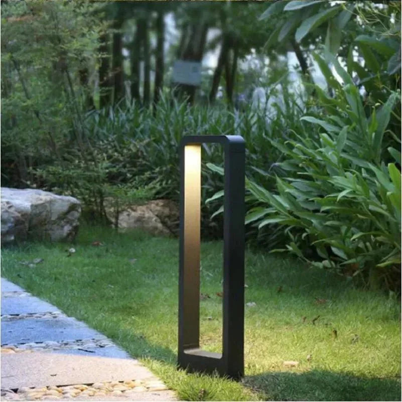 Elegant Aluminium Golvlampa för en Lyxig Glans Utomhus