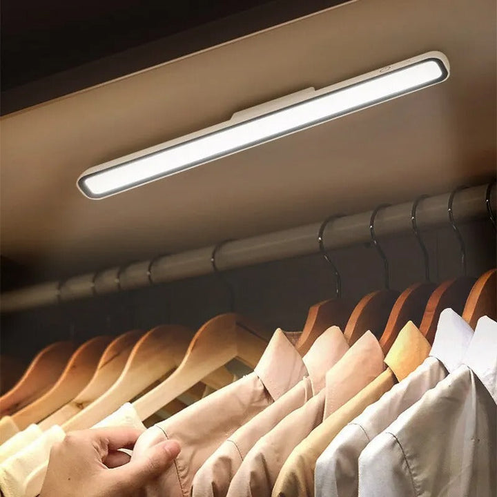GlowLine – Minimalistisk LED-ljusskena med innovativ funktionalitet