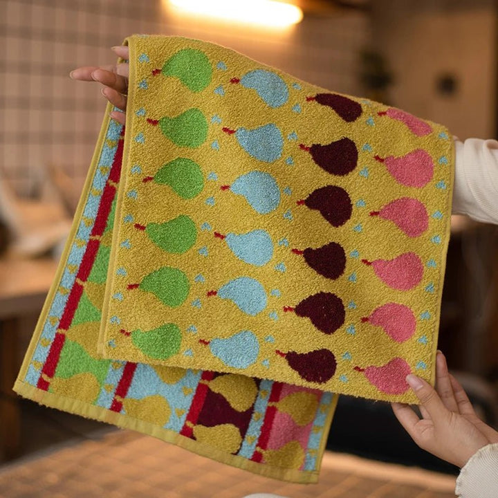 Mjuk barnhandduk i bomull med päronmotiv