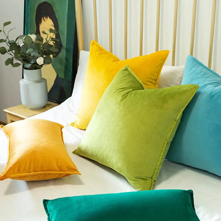 VelvetLuxe – Elegant sammetskuddöverdrag med raffinerade detaljer