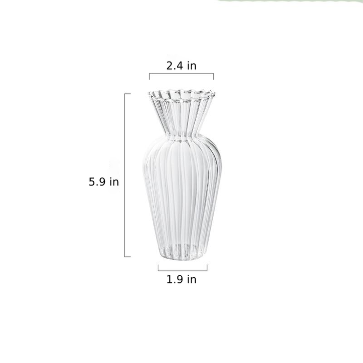 Petal-texturerade glasdetaljer och vaser
