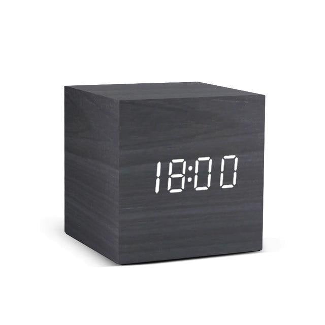 LED väckarklocka i träkubform