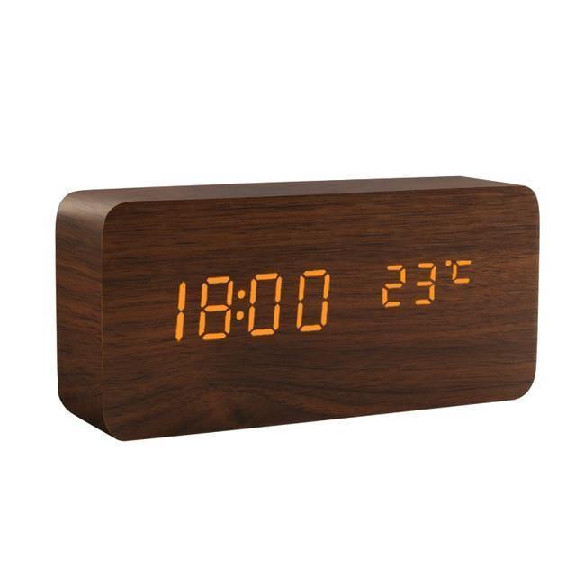 LED väckarklocka i träkubform