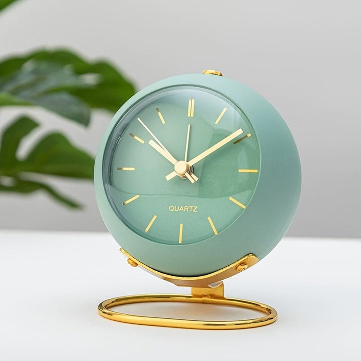 Buzzley Retro Tyst Väckarklocka – Vintage Metall Analog Klocka med Nattljus