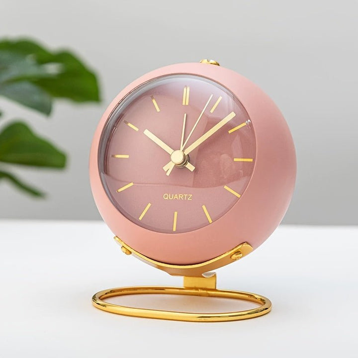 Buzzley Retro Tyst Väckarklocka – Vintage Metall Analog Klocka med Nattljus