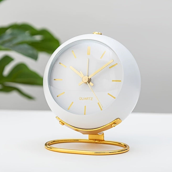 Buzzley Retro Tyst Väckarklocka – Vintage Metall Analog Klocka med Nattljus