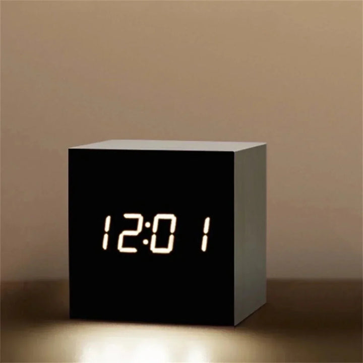 Digital LED-klocka i retrostil