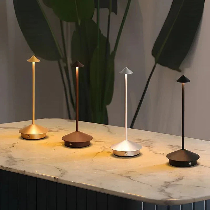 Elegant uppladdningsbar metallbordslampa