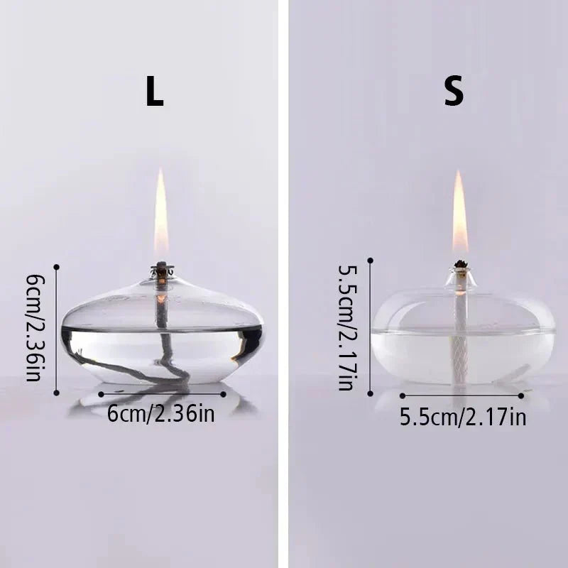 Transparent oljelampa i glas som ljushållare