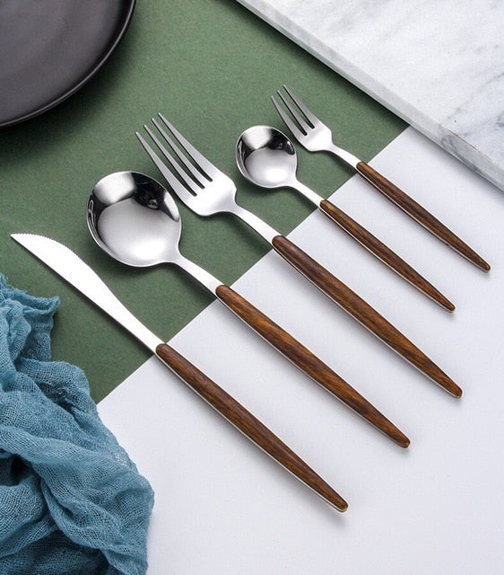 Bestickset med Trähandtag