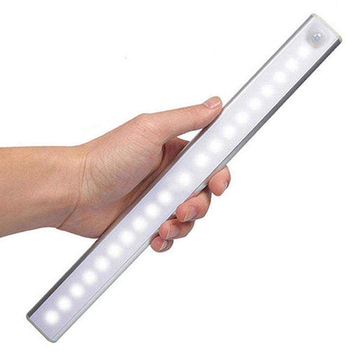 TRÅDLÖS LED-NATTLAMPA MED RÖRELSESENSOR OCH ÅTERUPPLADDNINGSBART BATTERI